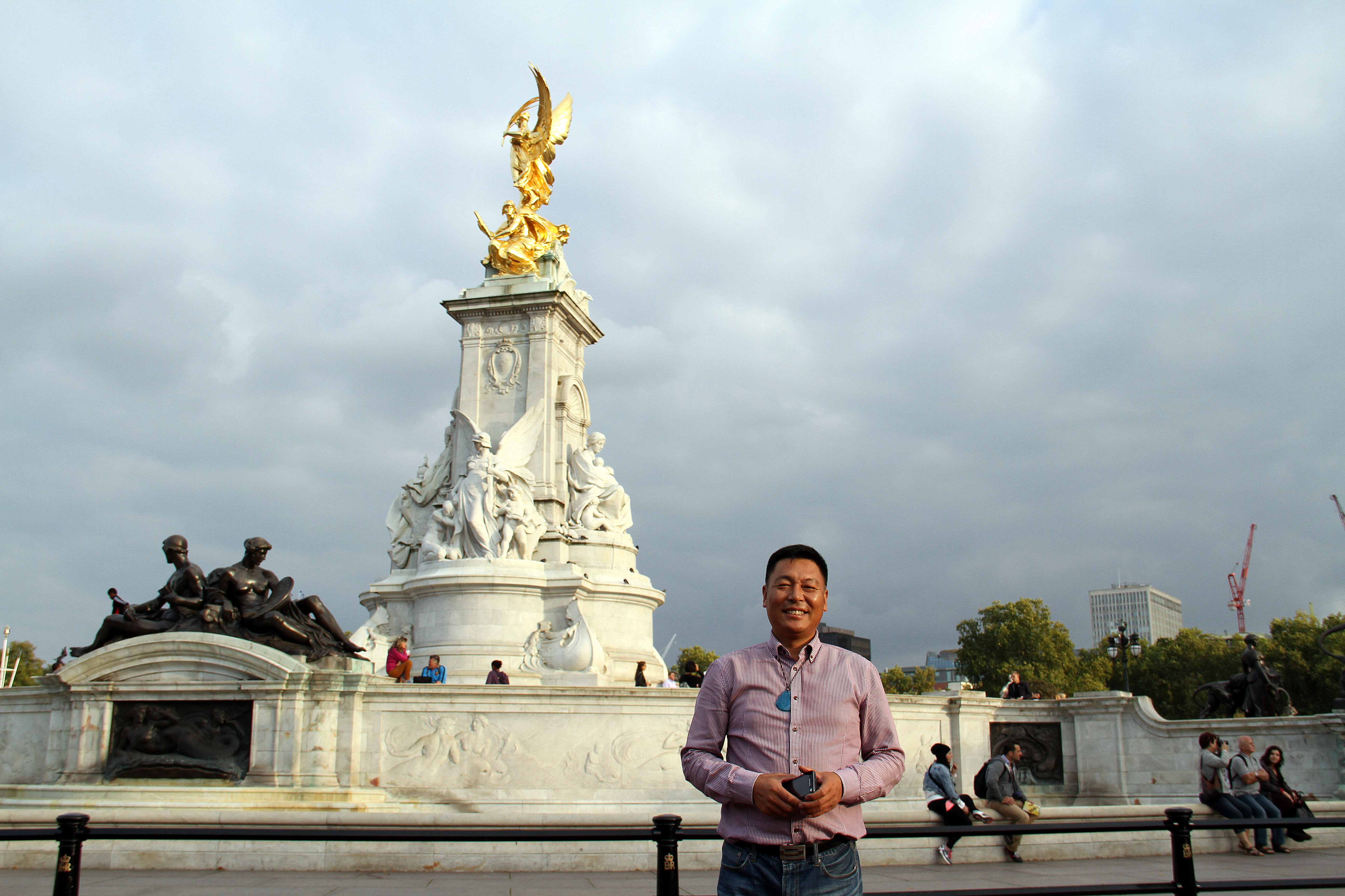 英国真正的白金汉宫,英国王室白金汉宫门口