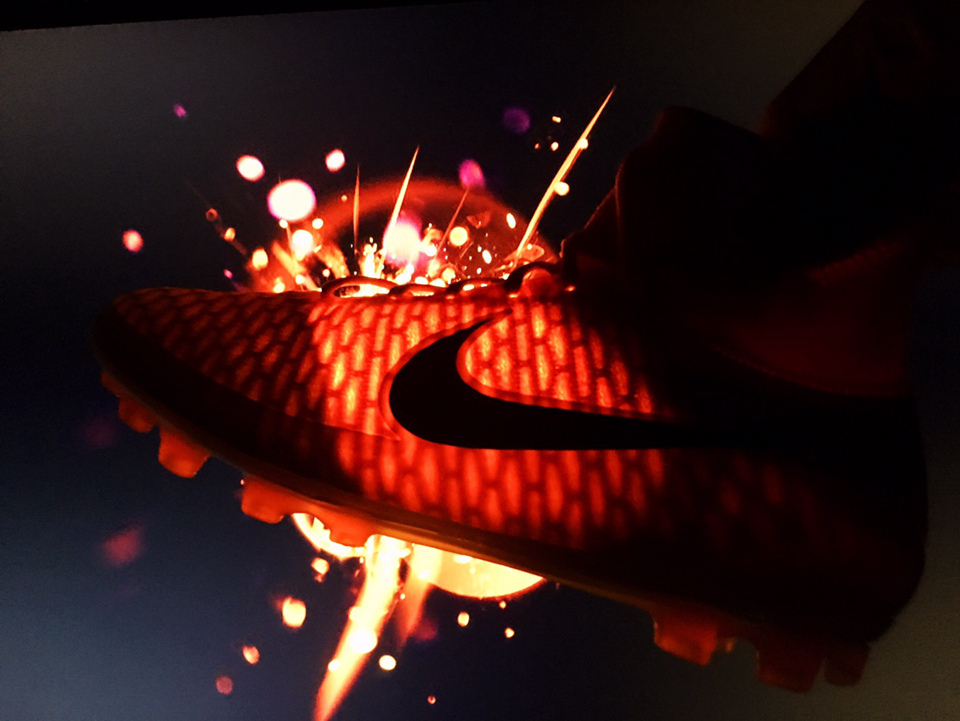 看足球鞋就怦然心动,安踏足球鞋enjoyz