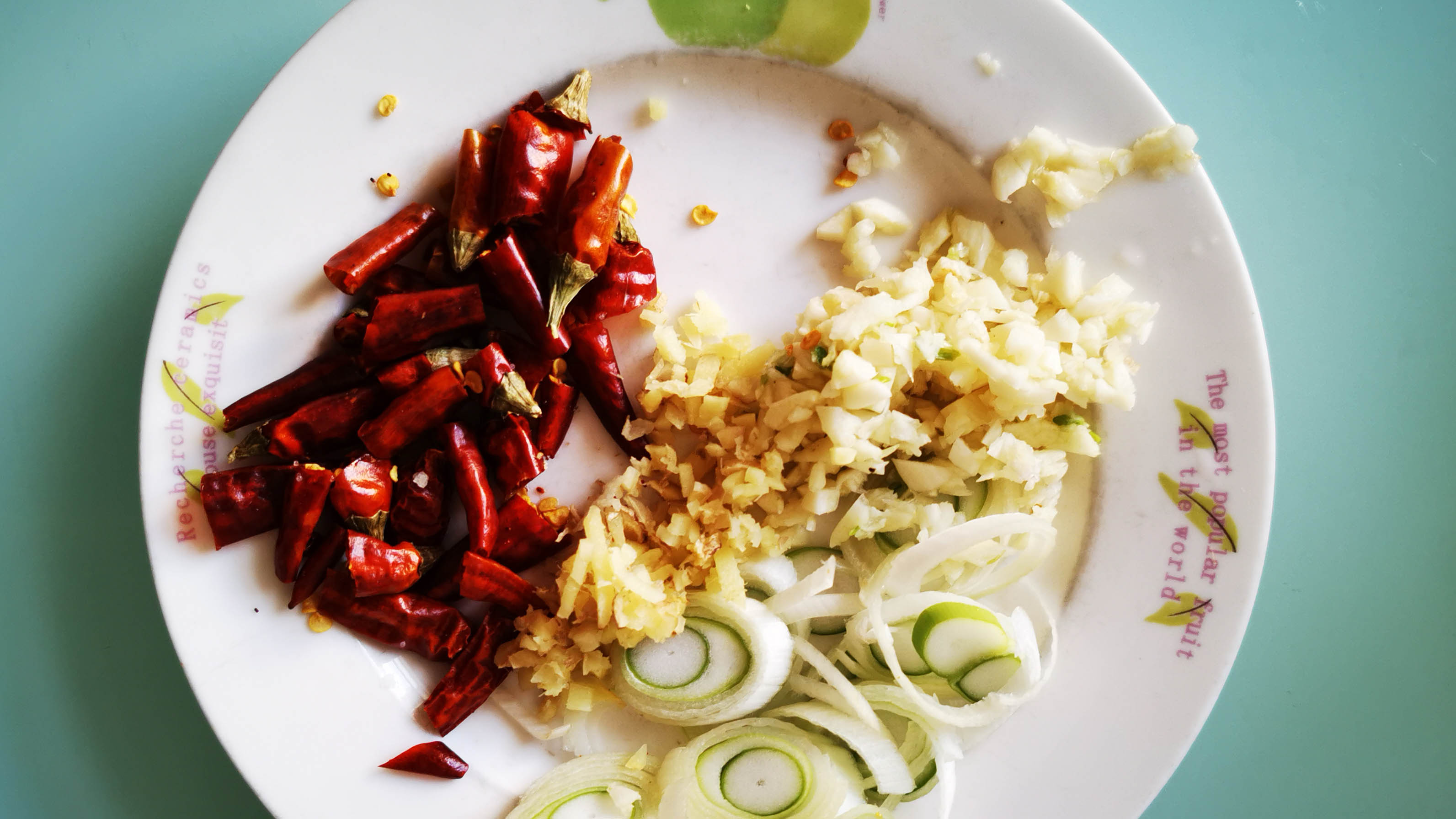 肉食鸡整只怎么做好吃,肉食鸡怎么做不柴