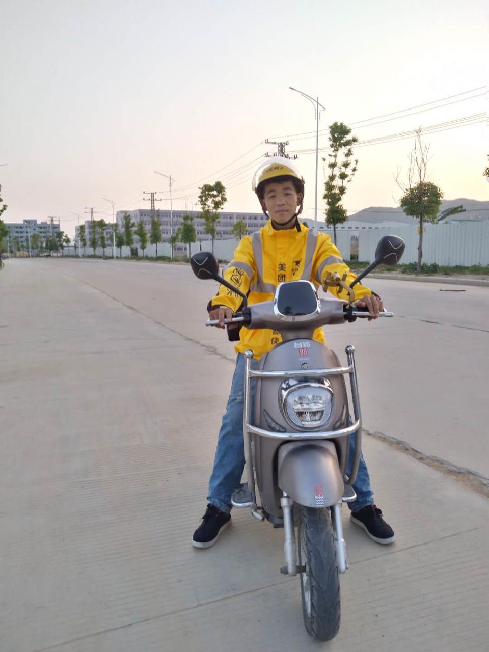 外卖小哥成功解救三个人,外卖小哥化身救人英雄