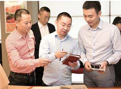 穷小子白手起家成为亿万富翁,穷小子靠自己创业赚钱上亿