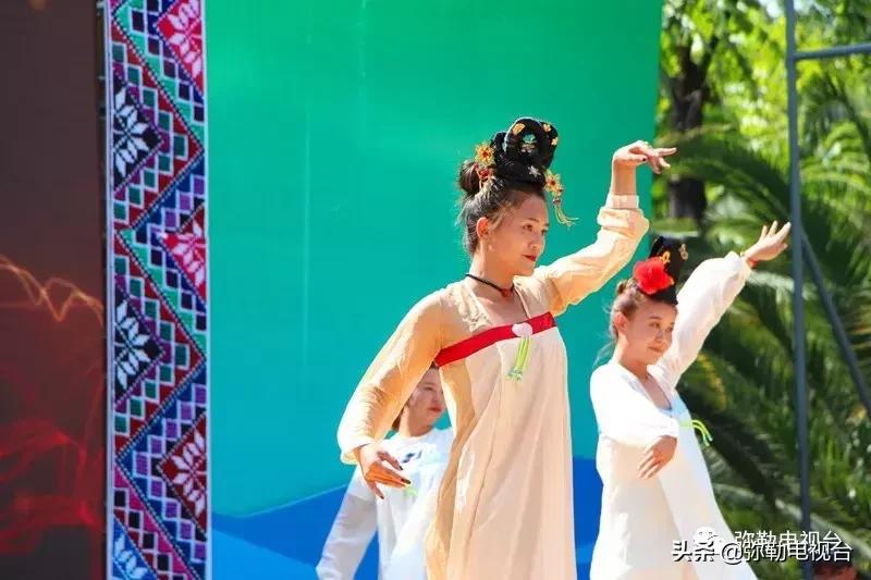 弥勒夜间直播,弥勒户外直播现场