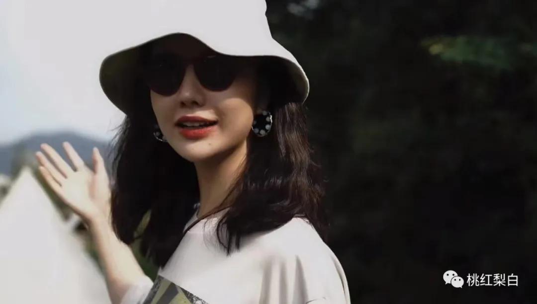 章泽天和董花花哪个强,章泽天与董花花的视频