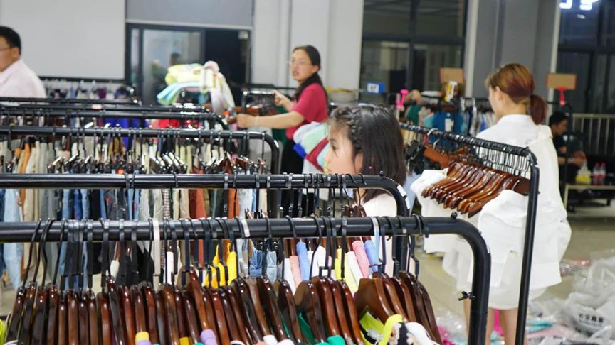 淡季变旺季，湖州织里一位店掌柜把30多家工厂的500个新款卖爆了