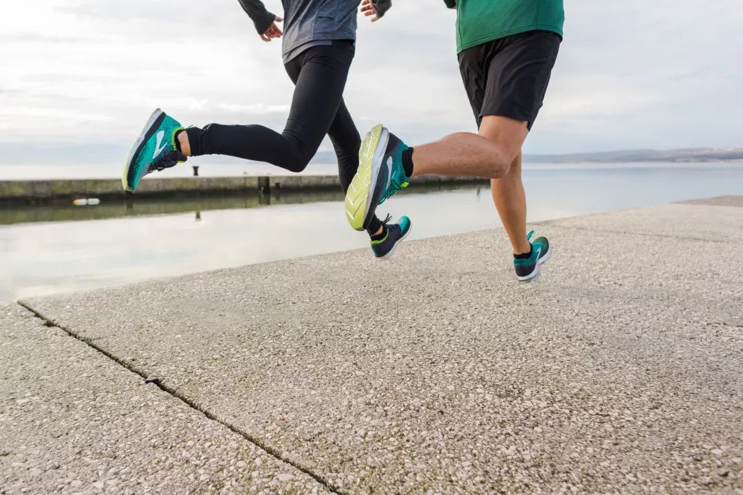 跑到“漂”！这双跑鞋的黑科技有点邪