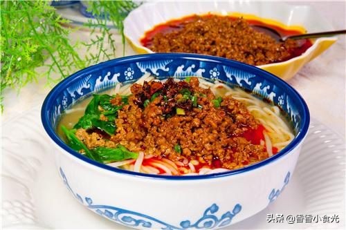 小锅米线的做法和配料视频,鸡汤米线的正宗做法和配方