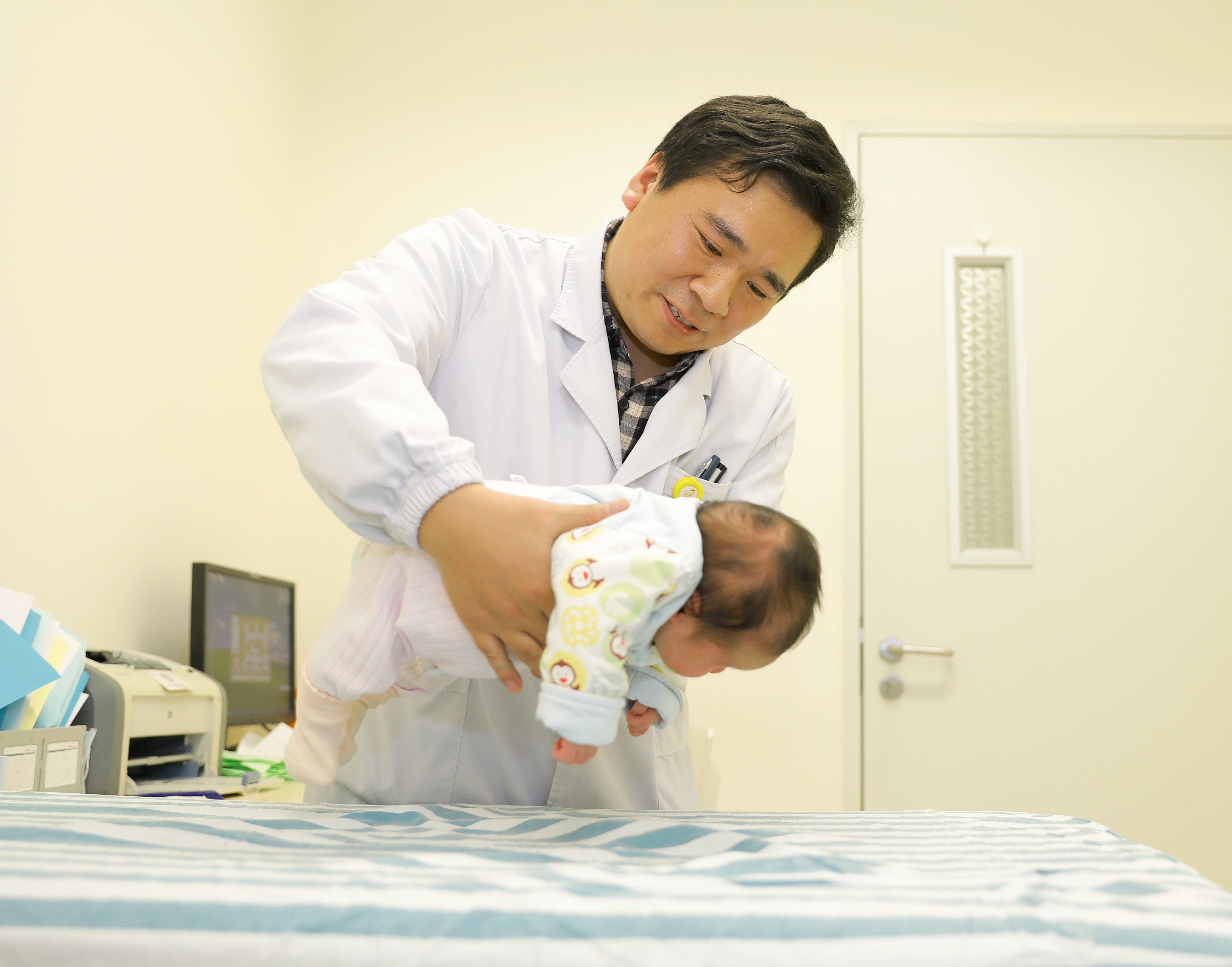 宝宝爱撅屁股趴着睡怎么办,宝宝爱撅屁股是二胎征兆