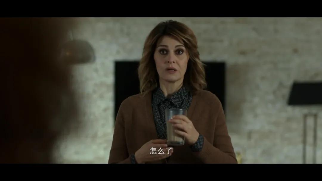 爽到飞起！这名「女特工」有的可不只是性感