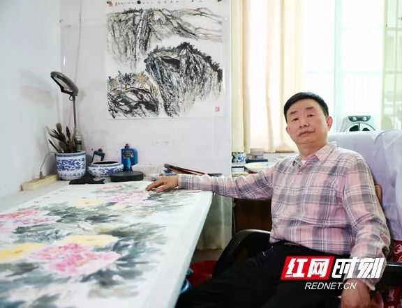 四十余年笔耕不辍，益阳这位“业余”画家用他自己的方式爱着这片故土