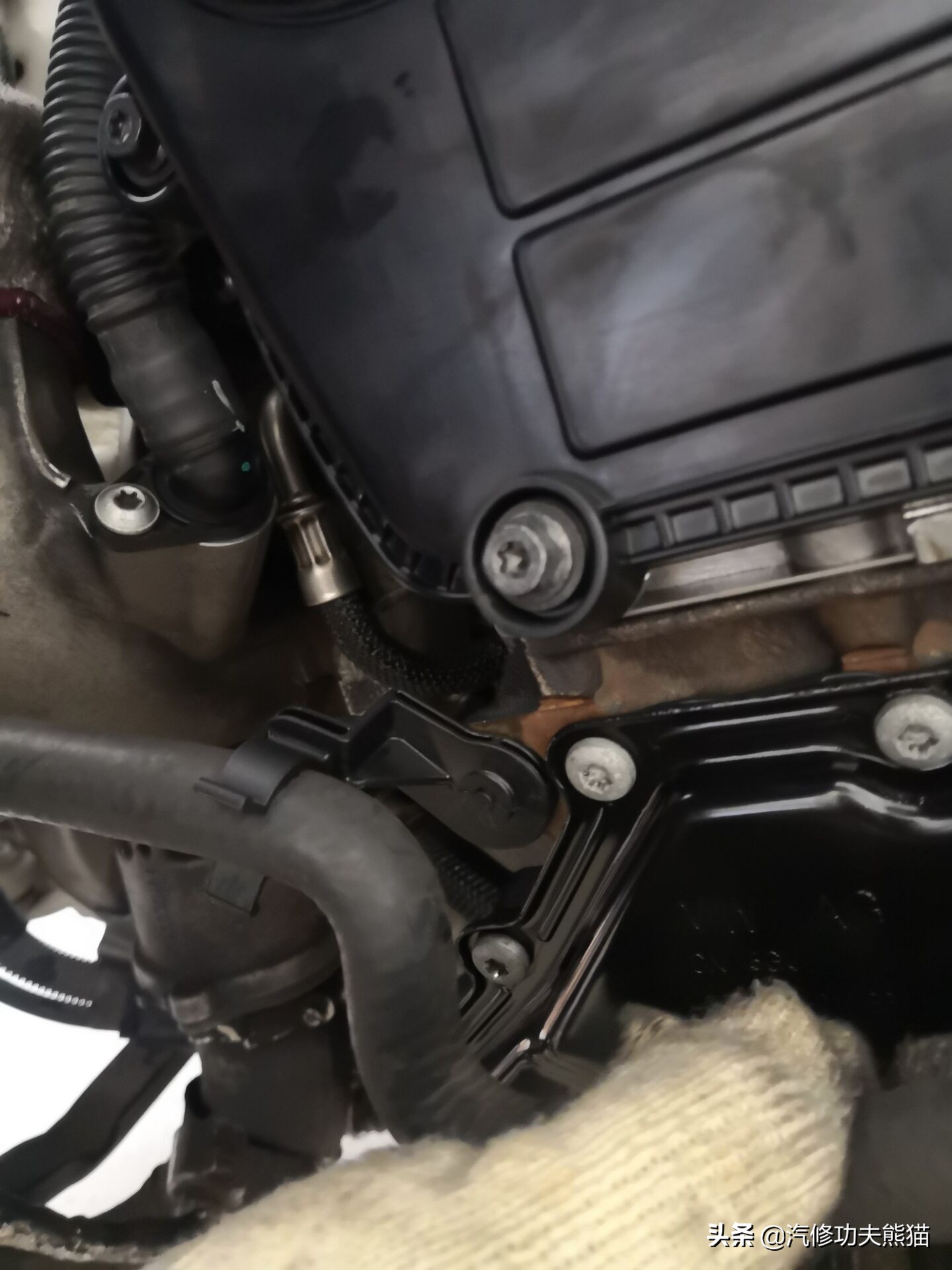 奥迪为何不能解决发动机烧机油,奥迪q5lea888三代发动机烧机油么