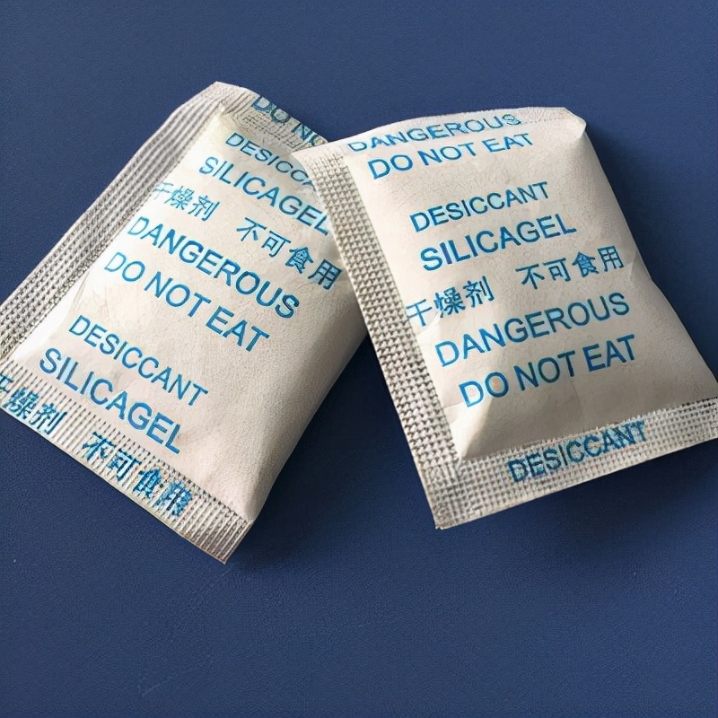 家长一定要让孩子远离干燥剂,为什么父母说干燥剂碰水会爆炸