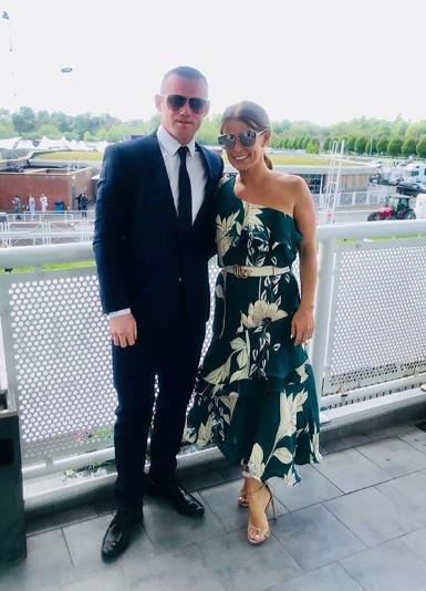 足球星鲁尼妻子生四胎身材不变，衣品智商一样高，用计抓心机闺蜜