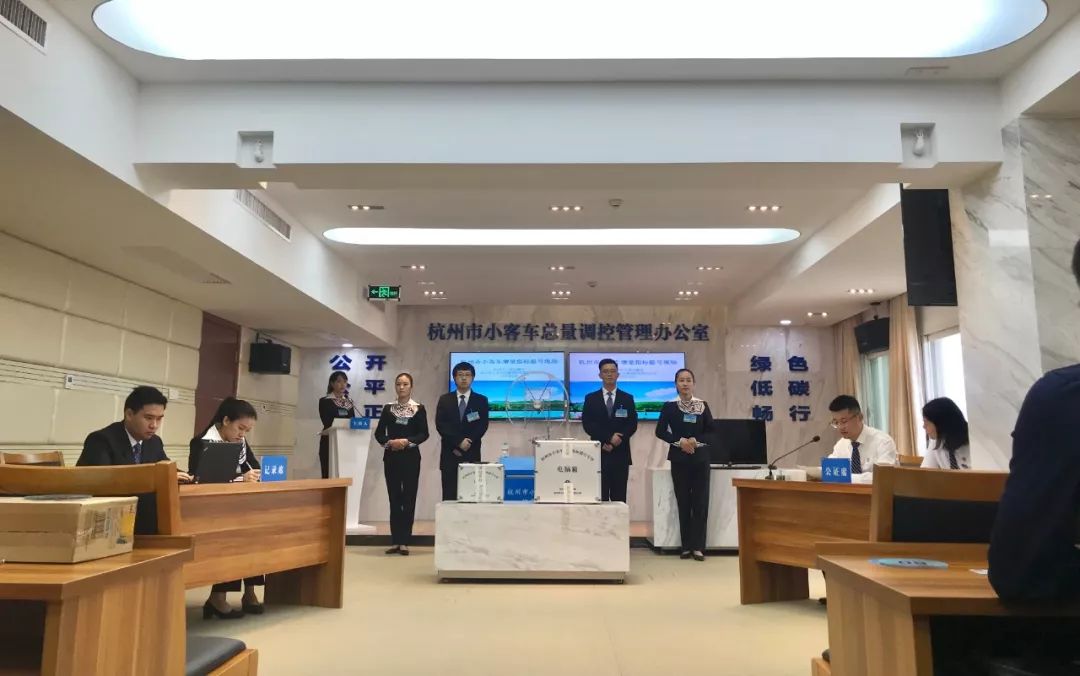 西湖景区升级防疫管控措施，地铁1、2、4号线行车间隔调整为9分30秒