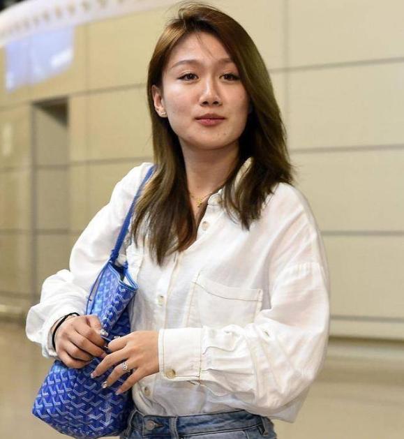 国足武磊照片,武磊上港全家福