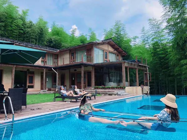 最美的民宿隐藏在森林云海,观光玻璃栈道民宿