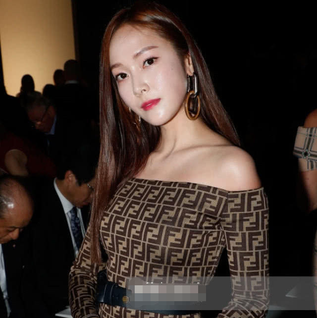 郑秀妍ins最新私服照美丽又帅气,郑秀妍直发造型