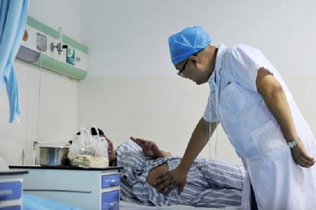 五胎孕妈提前破羊水,二胎妈妈怀孕破羊水