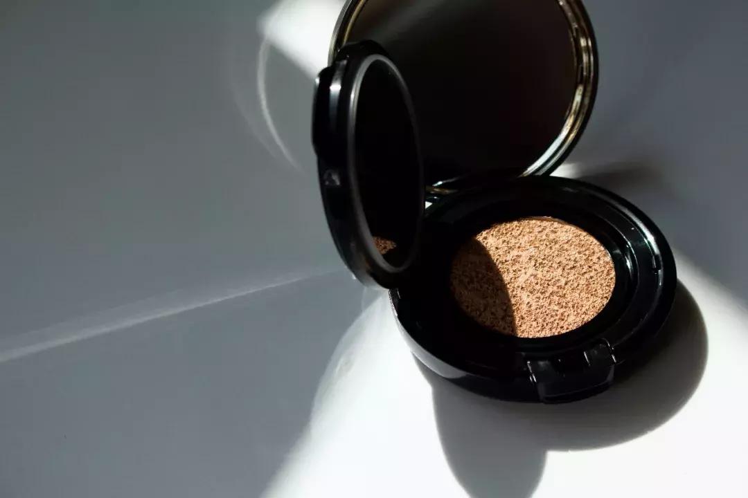 吹爆Angelababy、孟美岐的时装周生图,奶油肌用这些气垫打造