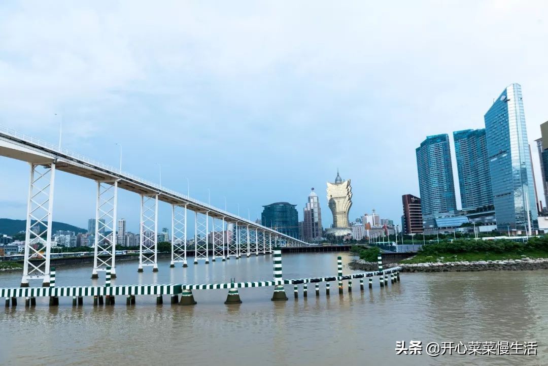 珠海第一座桥珠海大桥 (建造香港澳门珠海大桥花了几年)