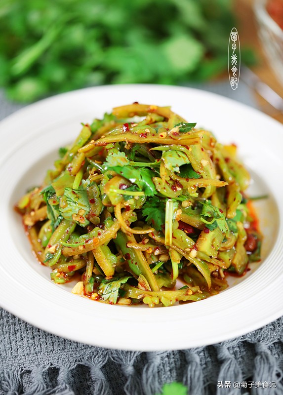 凉拌苦瓜最好吃的做法不泼油,凉拌苦瓜甜最好吃的做法
