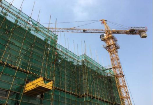 塔吊司机上下塔吊的全过程,第一次感受40米高空塔吊操作