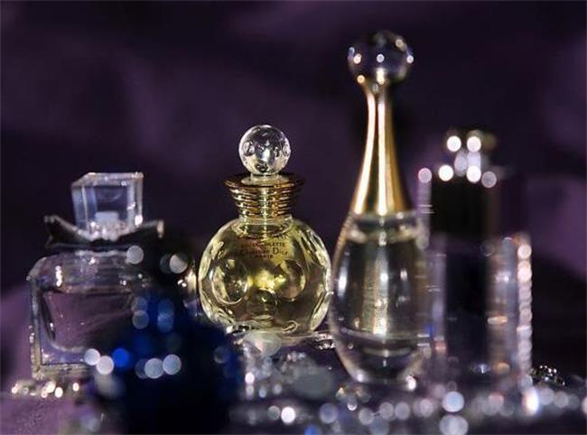 大品牌香水有试用装么,大牌香水都是天然香料