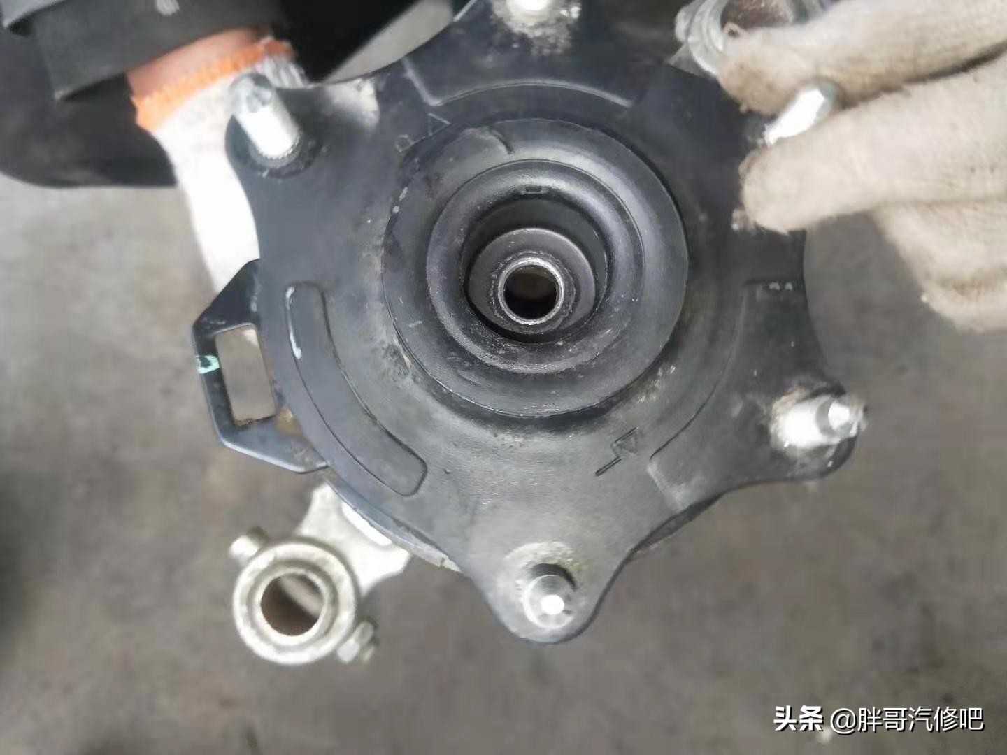 本田CRV底盘异响,crv有冬天减震器异响的毛病吗