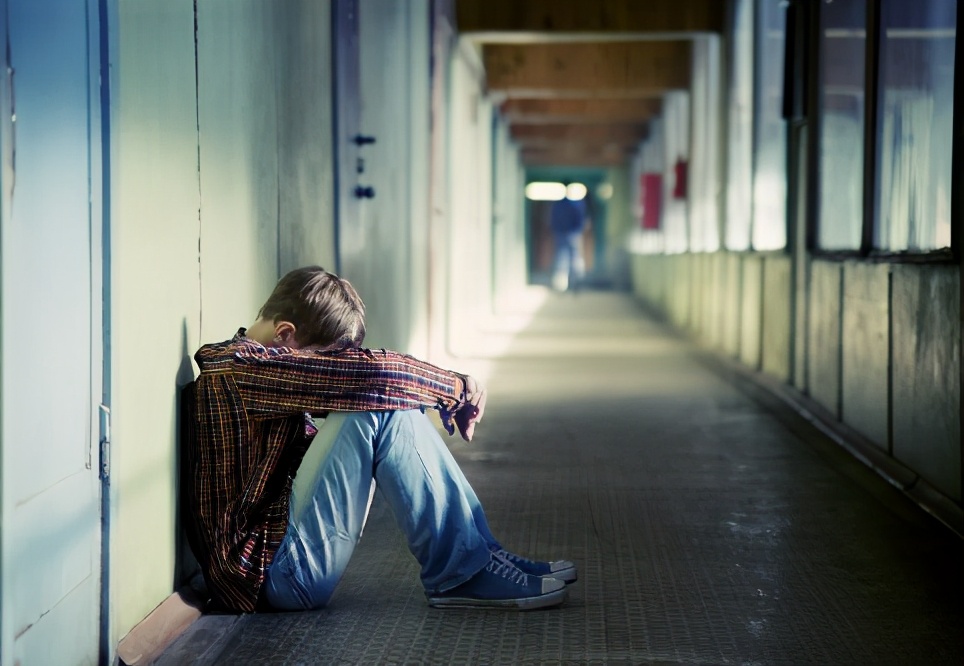 “蛋疼”无小事！14岁少年一忍再忍悲剧了