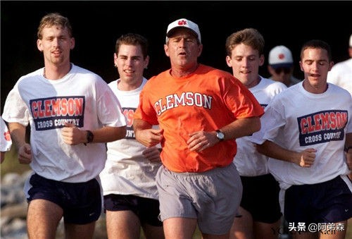 爱好体育运动的国家领导人们：卡特为较劲跑晕，鲍里斯差点被淹死