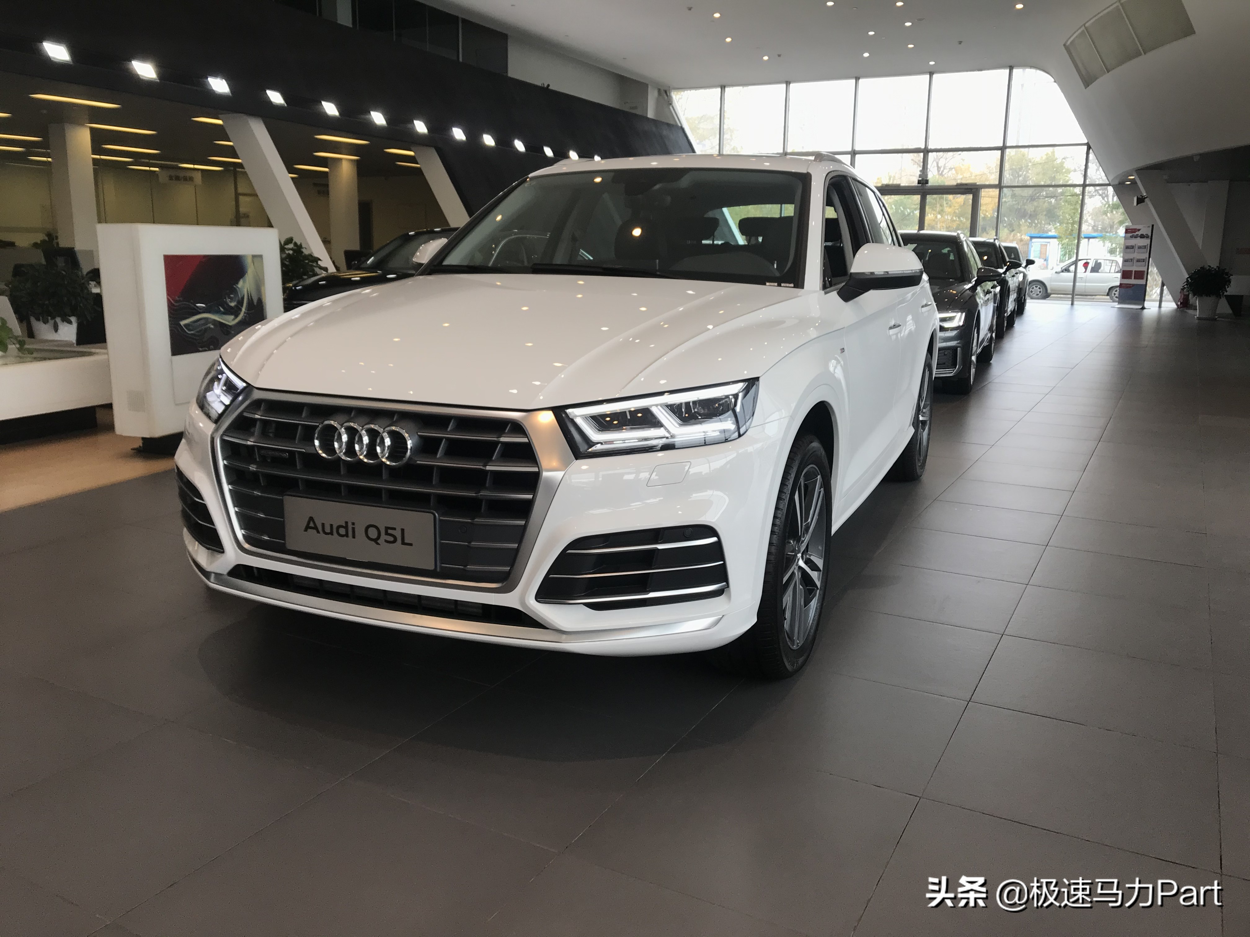奥迪q5l和汉兰达对比评测视频,2014奥迪q5lsportback评测