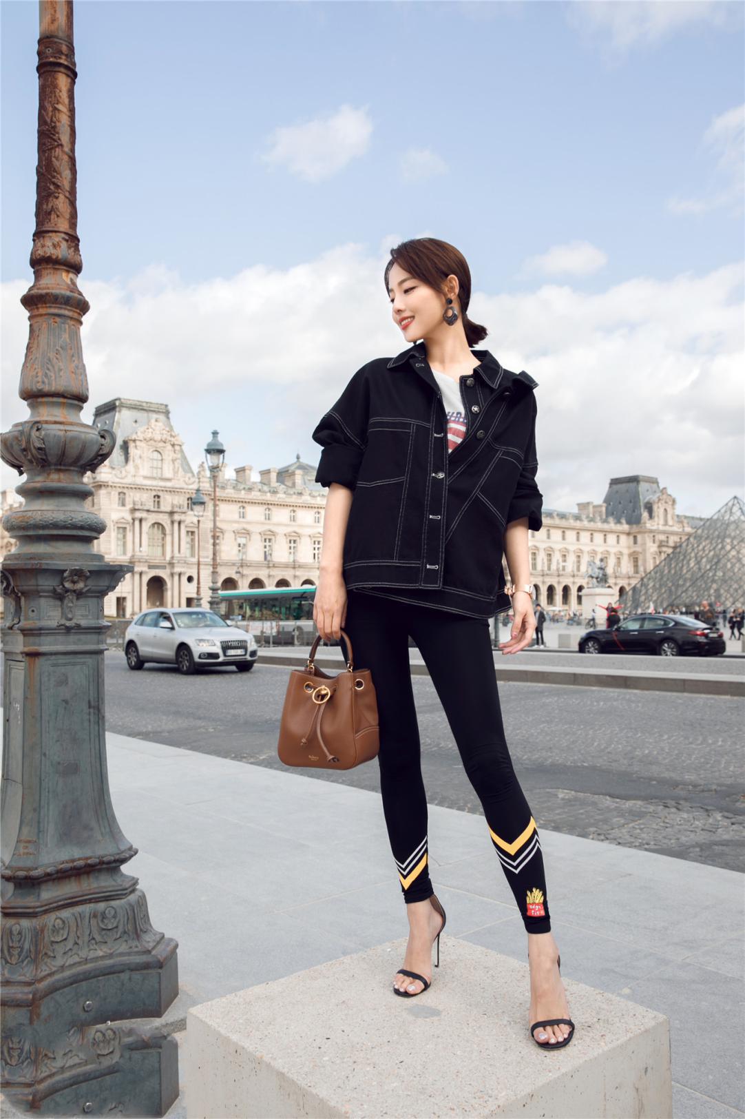 张嘉倪好事成双穿搭棕色西装,张嘉倪和买超亲密时刻