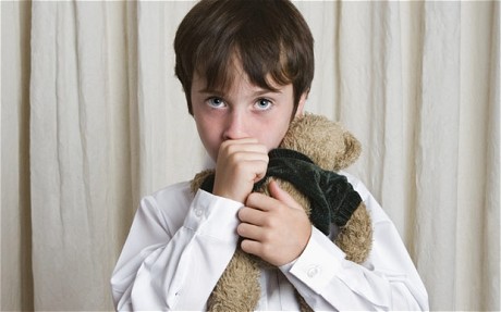 13岁女生扫雪冻伤手指险截肢,13岁女孩扫雪被冻伤后续