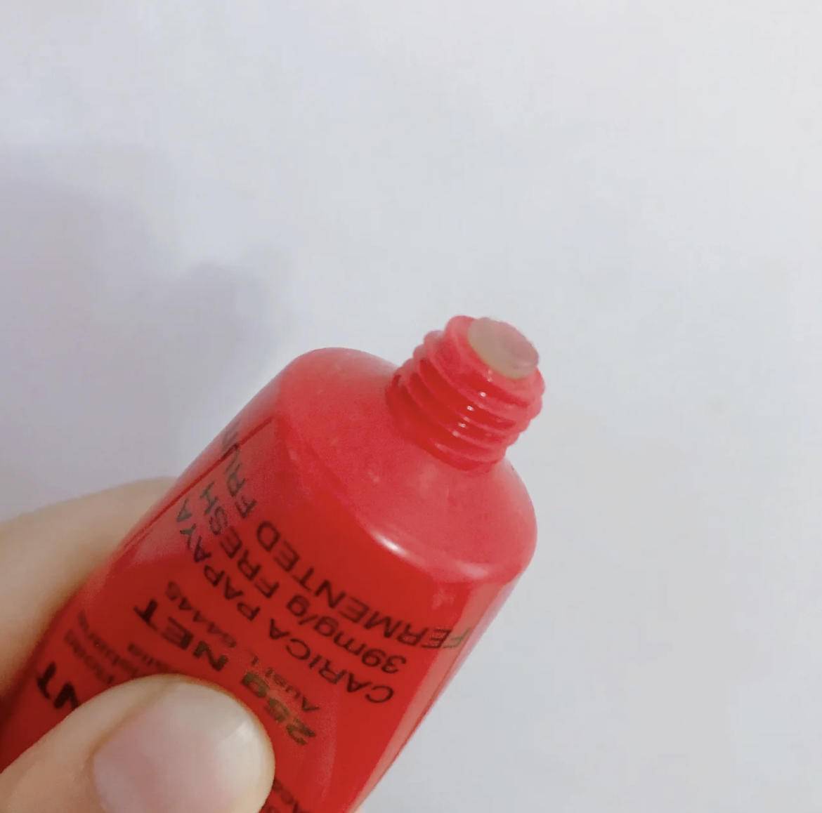 嘴唇水嘟嘟的太可爱了，但你的怎么还那么干瘪