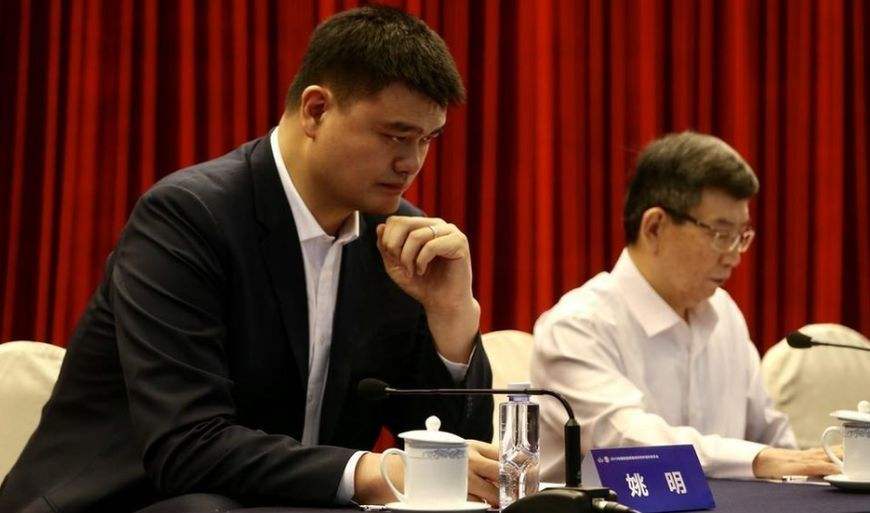 男篮是否需要归化球员,扛起中国男篮大旗归化球员