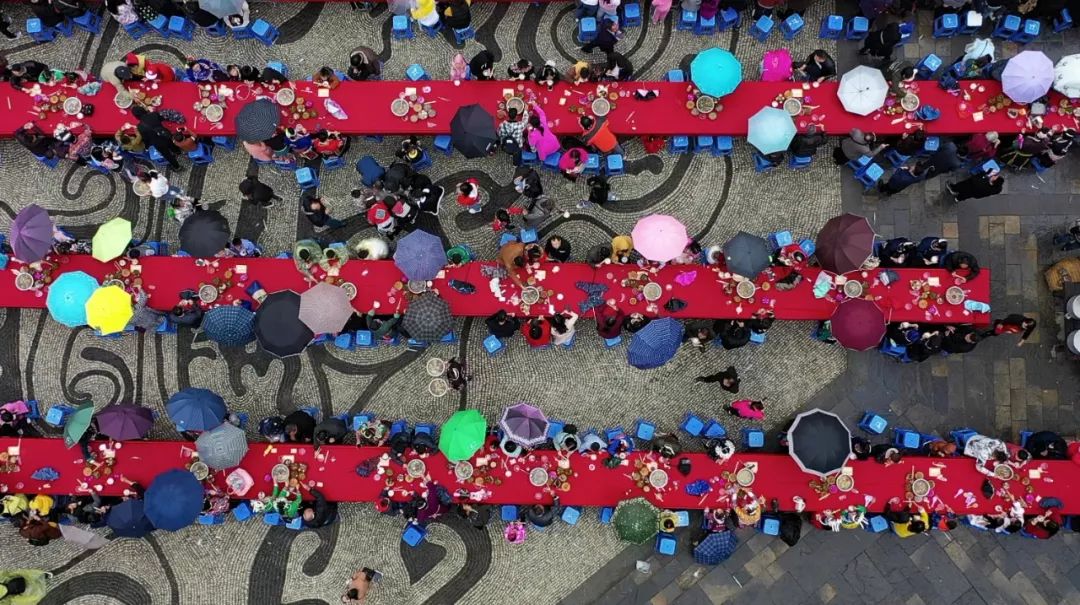 5万人PK酒量饭量胆量!这个饭局水陆两栖震撼上天