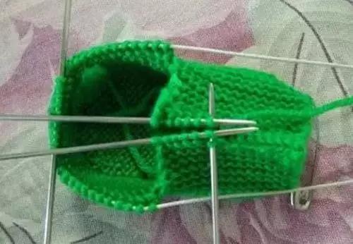 简单婴儿靴子毛线鞋,可爱款钩针宝宝鞋