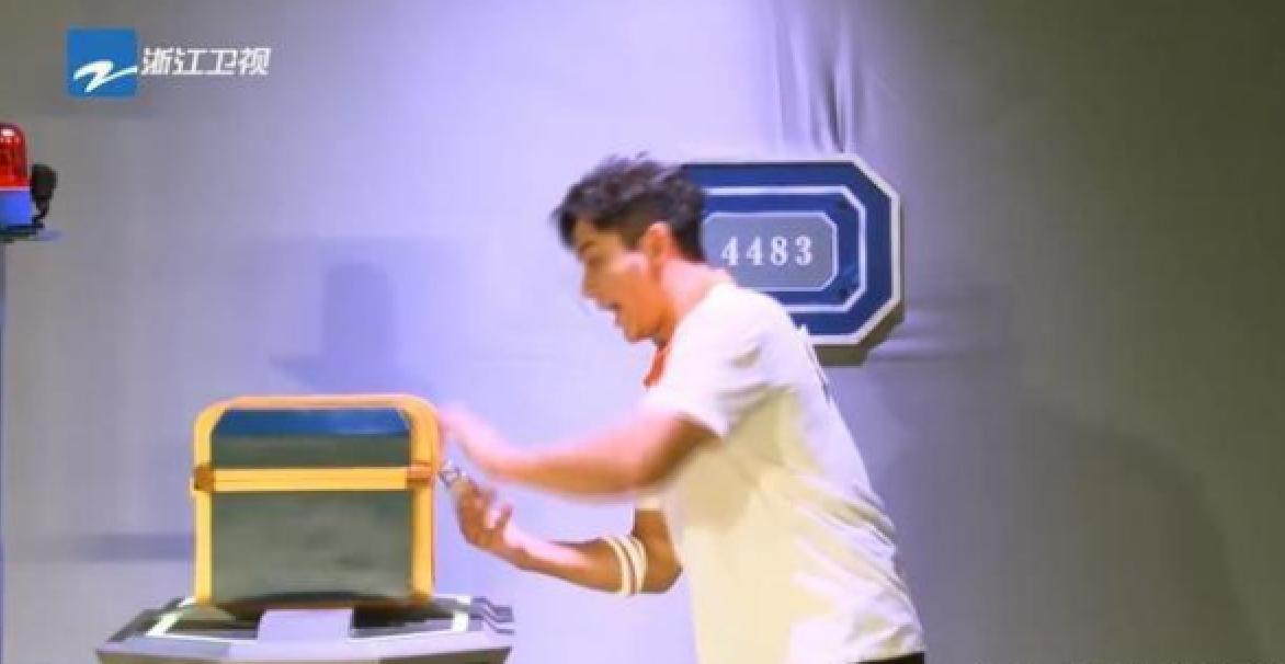 奔跑吧蔡徐坤选郭麒麟上船,郭麒麟蔡徐坤撕名牌完整版