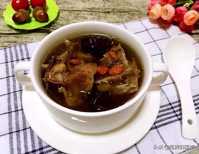 鸽子汤怎么炖着营养又美味,鸽子汤怎样做既好吃又有营养