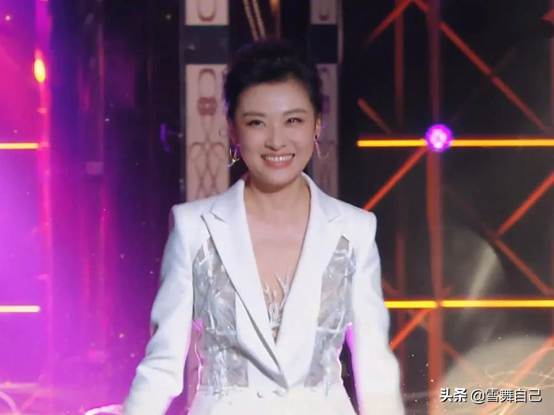 倪萍和周涛同台主持春晚视频,周涛第一次与倪萍主持春晚