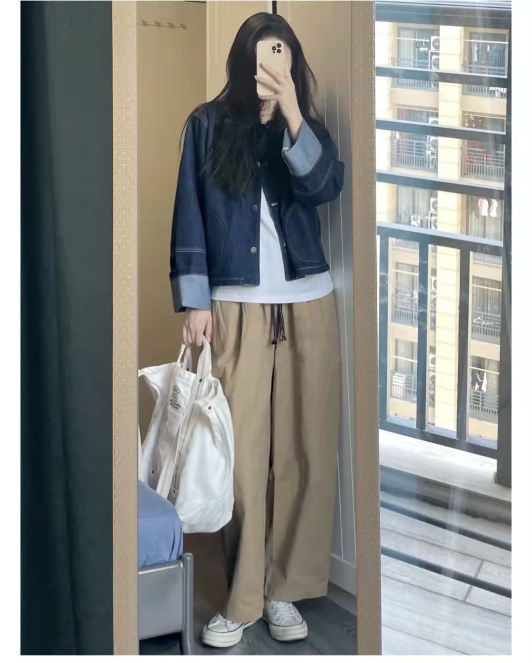 卡其色裤子配什么上衣有高级感男,黑色上衣配卡其色裤子好看吗男生