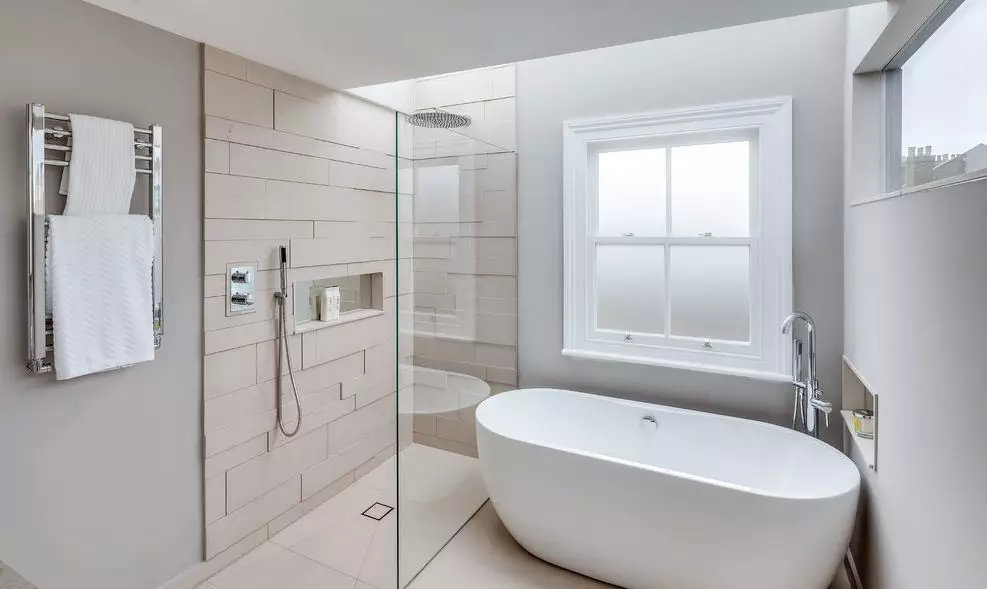 美观实用花洒,花洒入墙式暗装好还是明装好