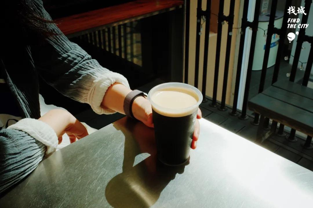 在这家打酒站，我喝到了最放松的一杯精酿