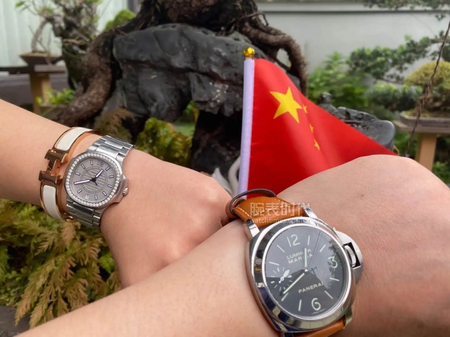 网友晒自己微信好友数量,网友晒1300手表