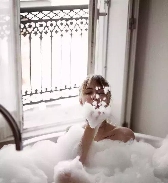 冬季爆款洋气羊绒围巾,这款新潮羊绒围巾温暖又漂亮