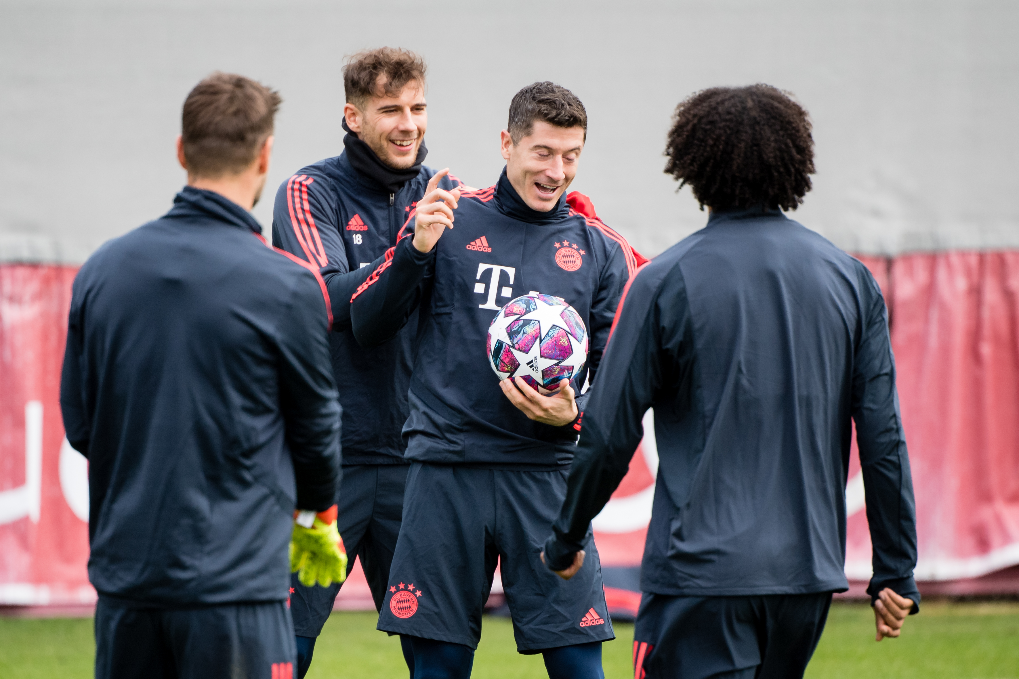 欧冠巴萨vs马竞梅西热身,欧冠巴萨巅峰对决视频