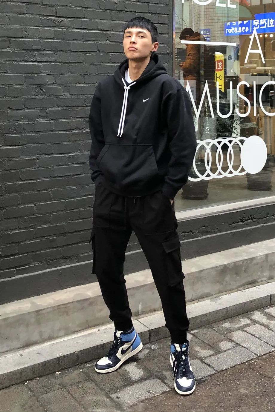 束脚裤的四种穿法,运动鞋束脚裤怎么搭配外套