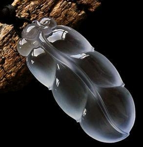 玉缘清新，佳人映衬。