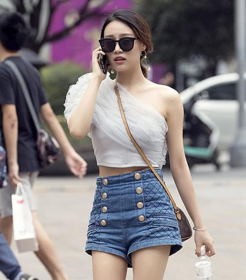 肩膀宽怎么变窄骨架大怎么穿男生,肩膀太窄穿衣服不好看怎么变宽