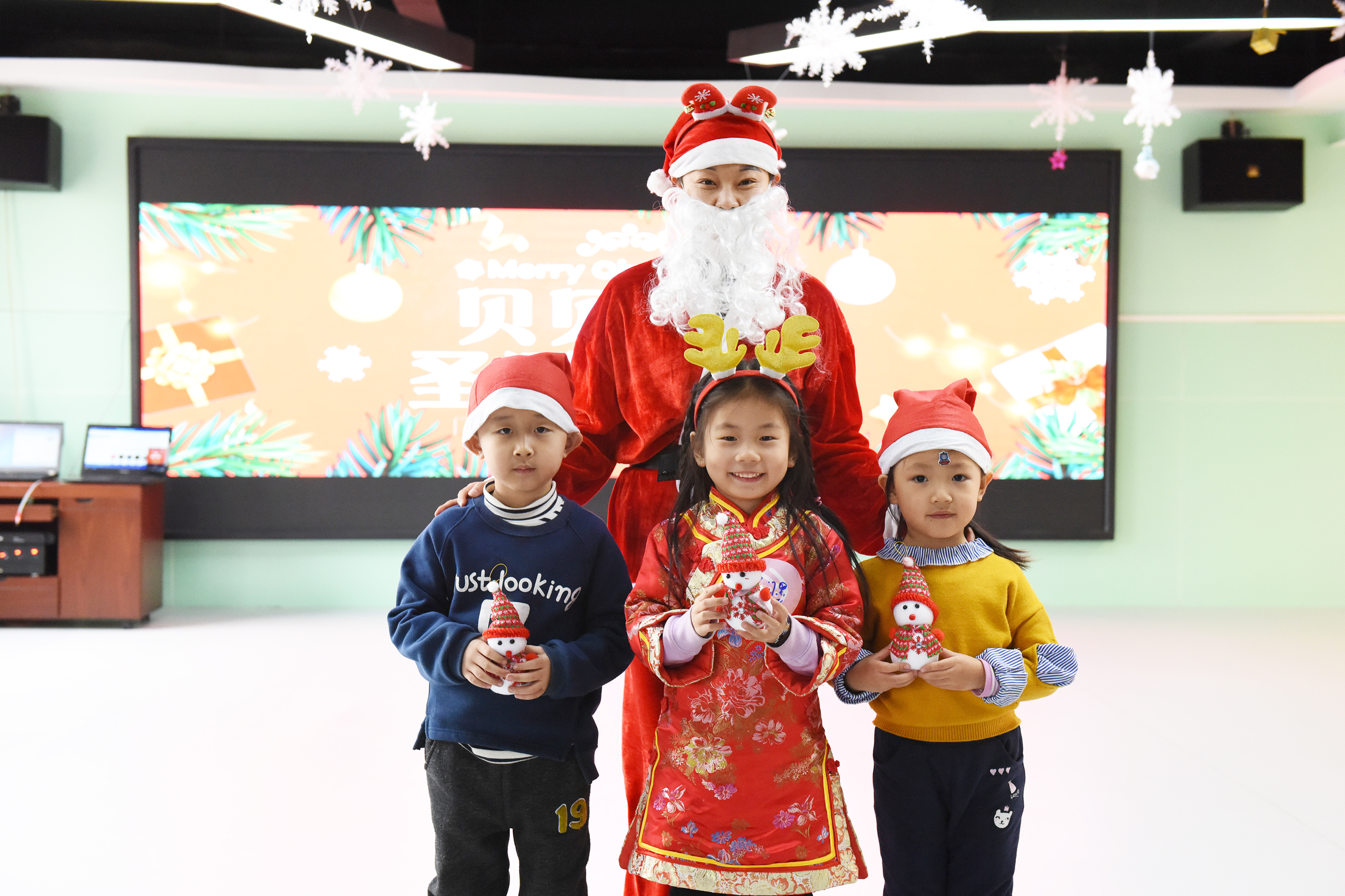 丰富多彩别开生面喜迎圣诞——贝贝亲子四周年粉丝节庆典活动记