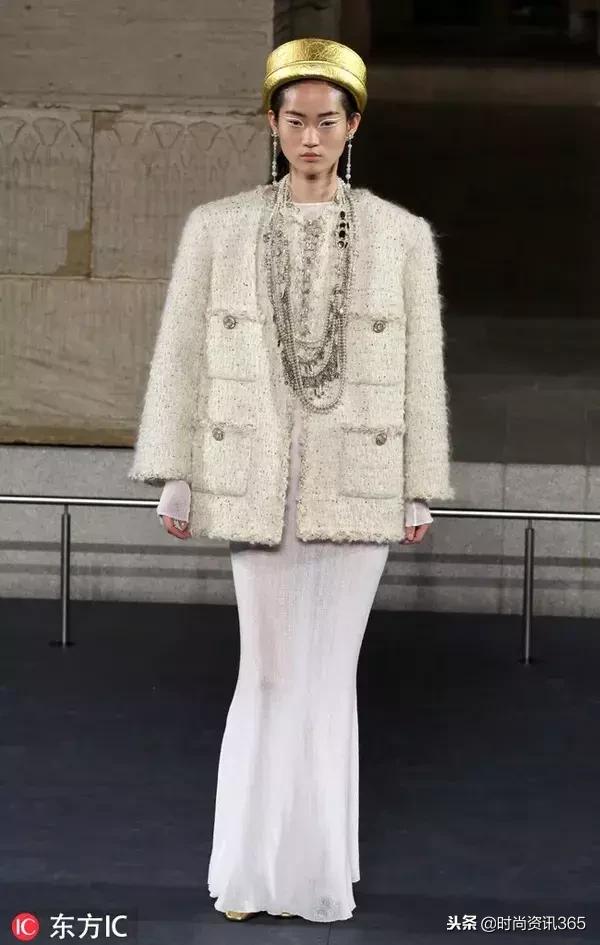 “埃及风”也刮到了时尚圈？CHANEL用金丝银线为你解答！